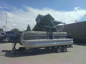 2025 Sun Tracker Party Barge 20 DLX