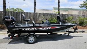 Tracker Pro Team 175 Crappie Edition 2025 Tracker Pro Team 175 Crappie Edition boat with Mercury engine on trailer.