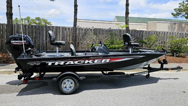 Tracker Pro Team 175 Crappie Edition 2025 Tracker Pro Team 175 Crappie Edition boat with Mercury engine on trailer.