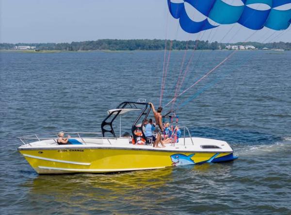 2010 Centurion Flight 33 Parasail Boat
