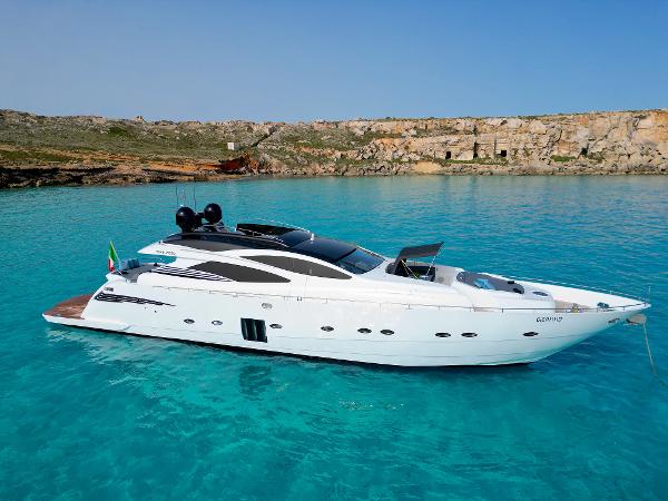2008 Pershing 90