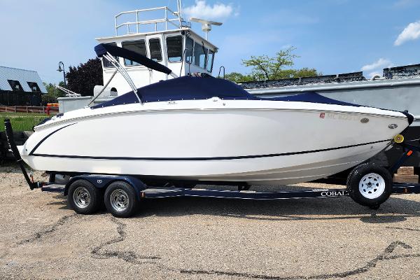 Cobalt R5 Starboard Side View