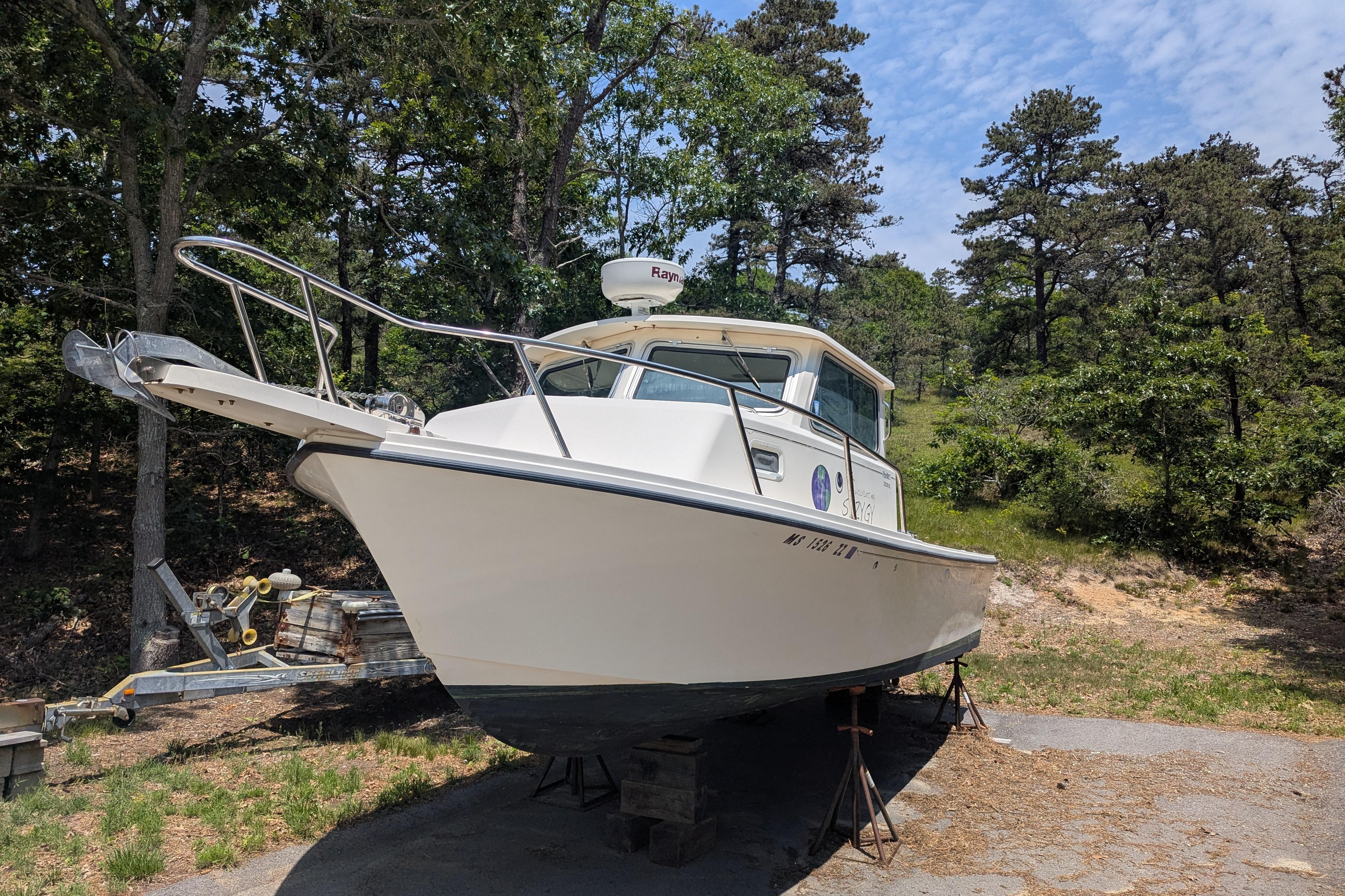 Parker 2520 Modified Vee Sport Cabin 2008 Parker 2520 Modified Vee Sport Cabin boat on land, surrounded by trees.