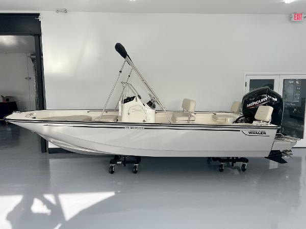 2025 Boston Whaler 170 Montauk