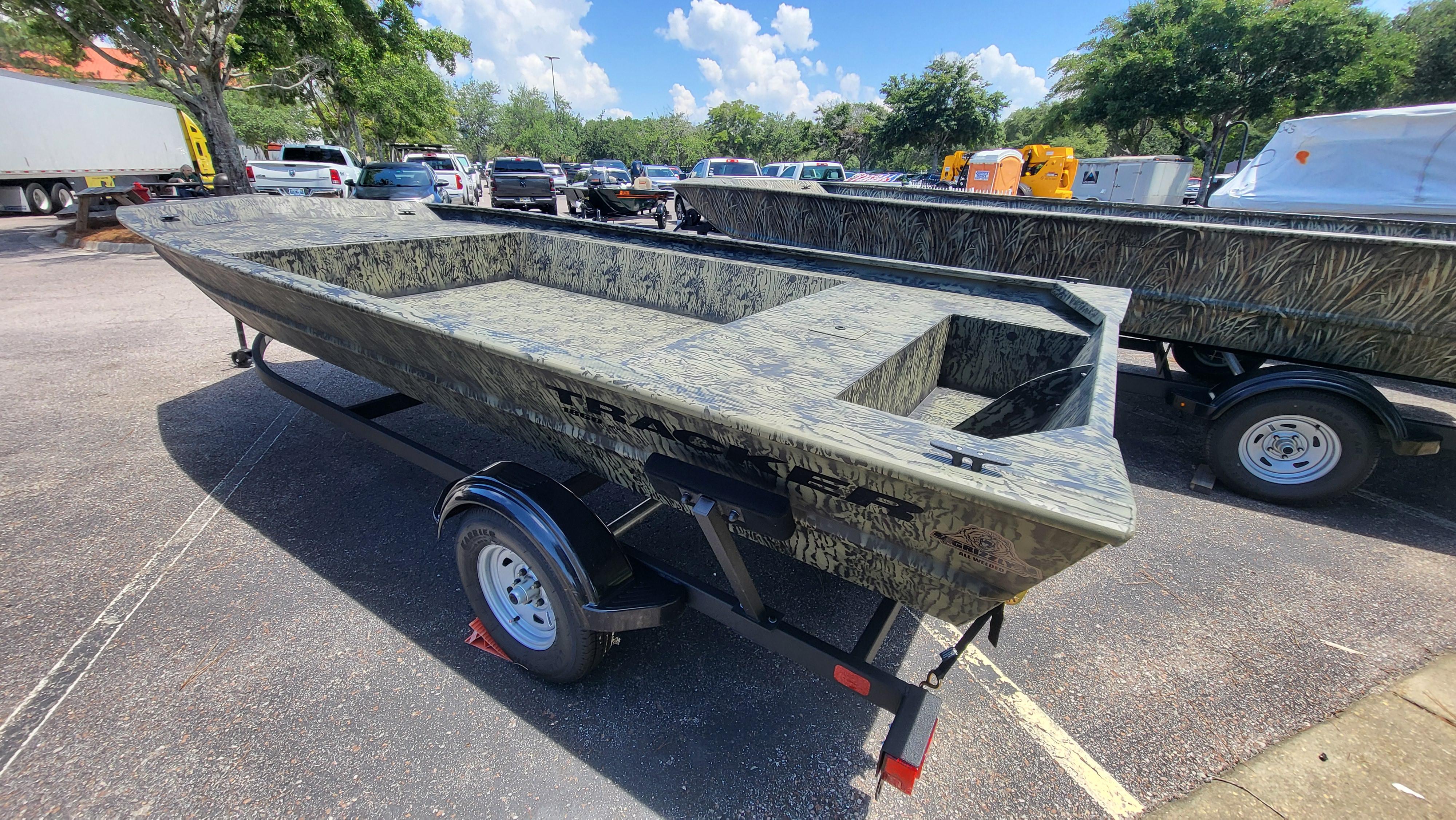 2025 Tracker GRIZZLY 1860 Utility