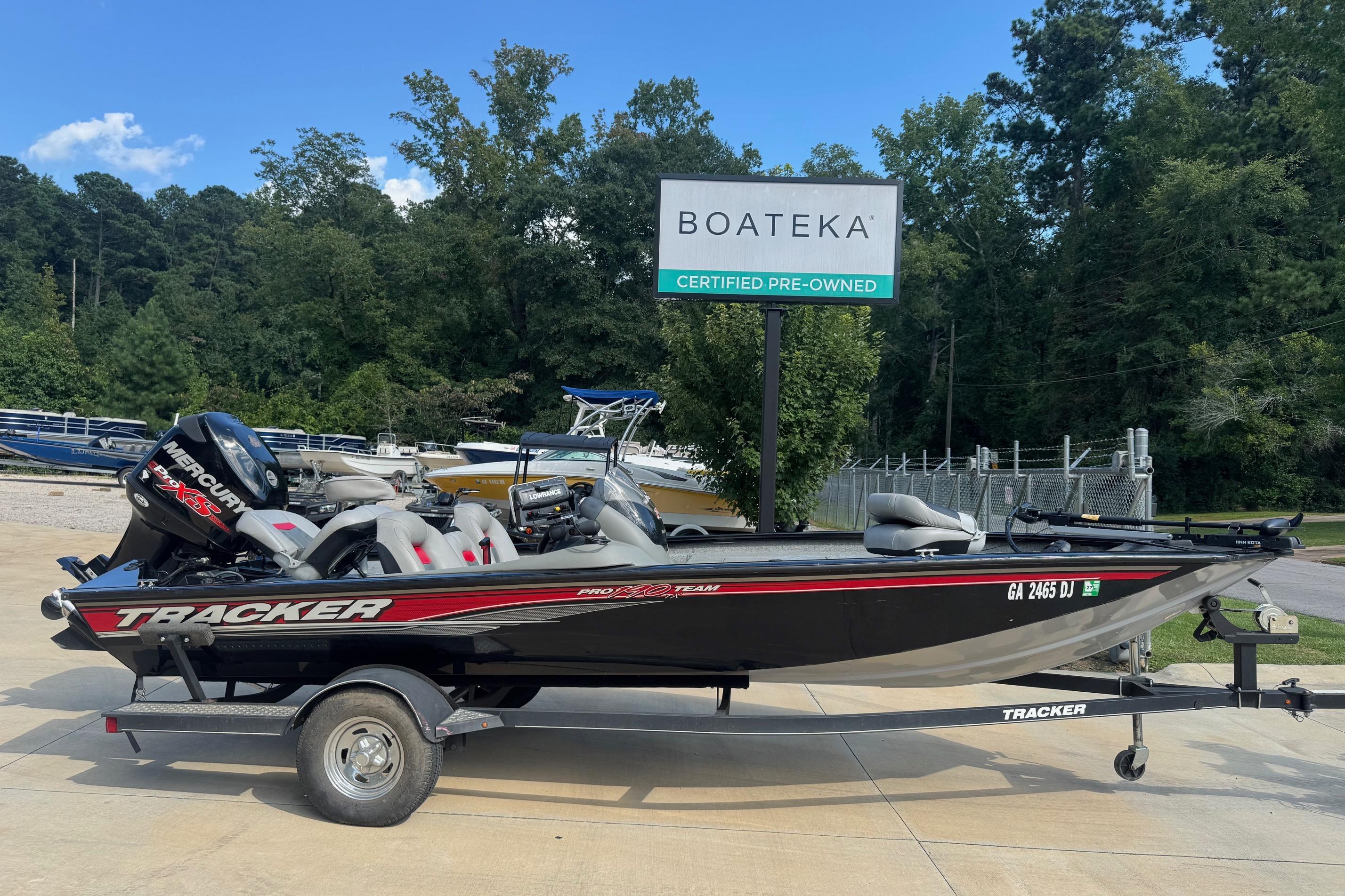 Bass Tracker PRO TEAM 190 2017 Bass Tracker PRO TEAM 190 boat on trailer at Boateka, certified pre-owned.