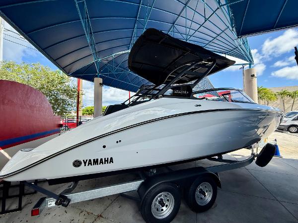 2025 Yamaha Boats 252SD