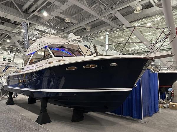 2025 Cutwater C-32 CB LE