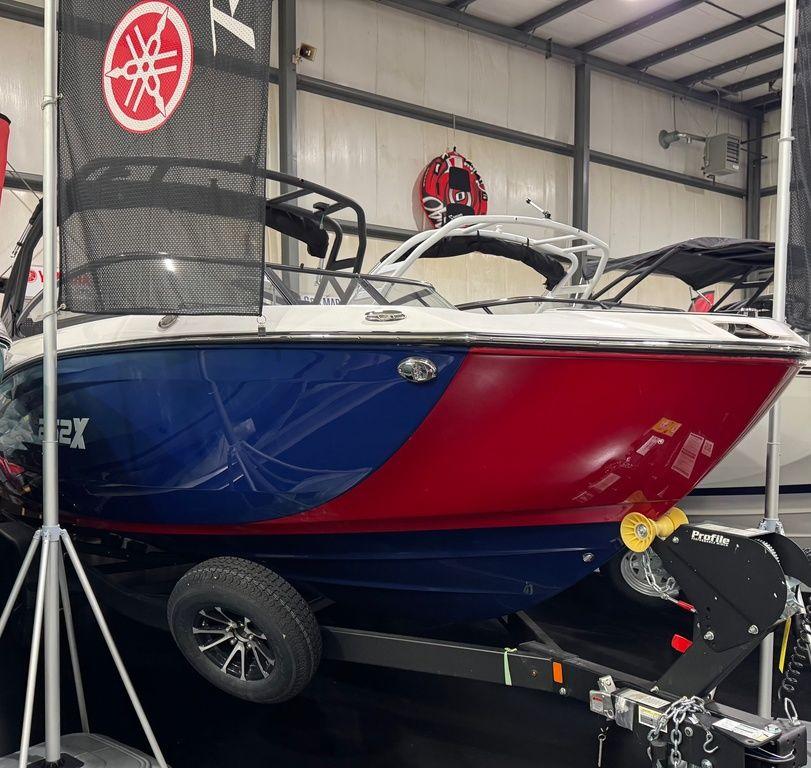 2025 Yamaha Boats 252XE