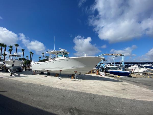 Caymas 401 CC 2025 Caymas 401 CC boat on display at a marina under a clear blue sky.