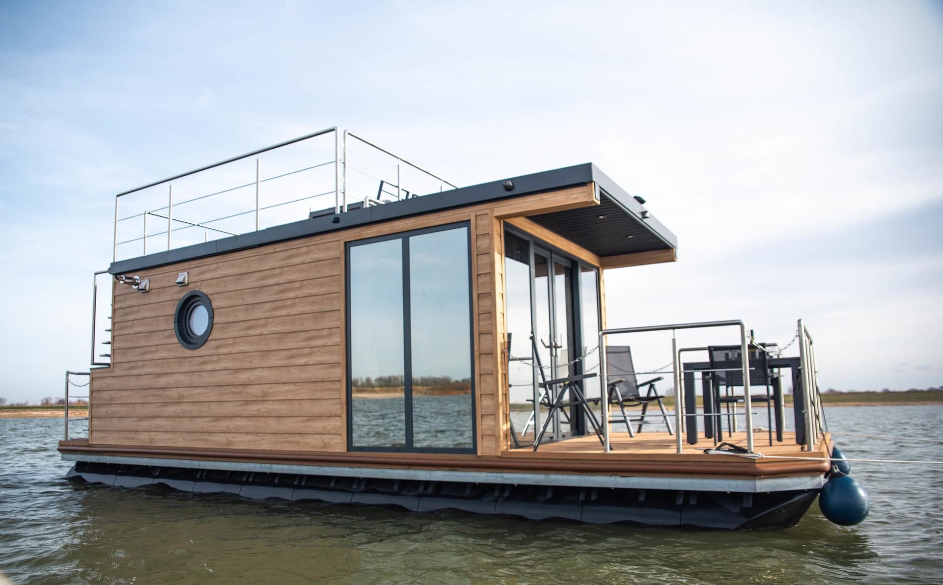 Houseboat for sale 