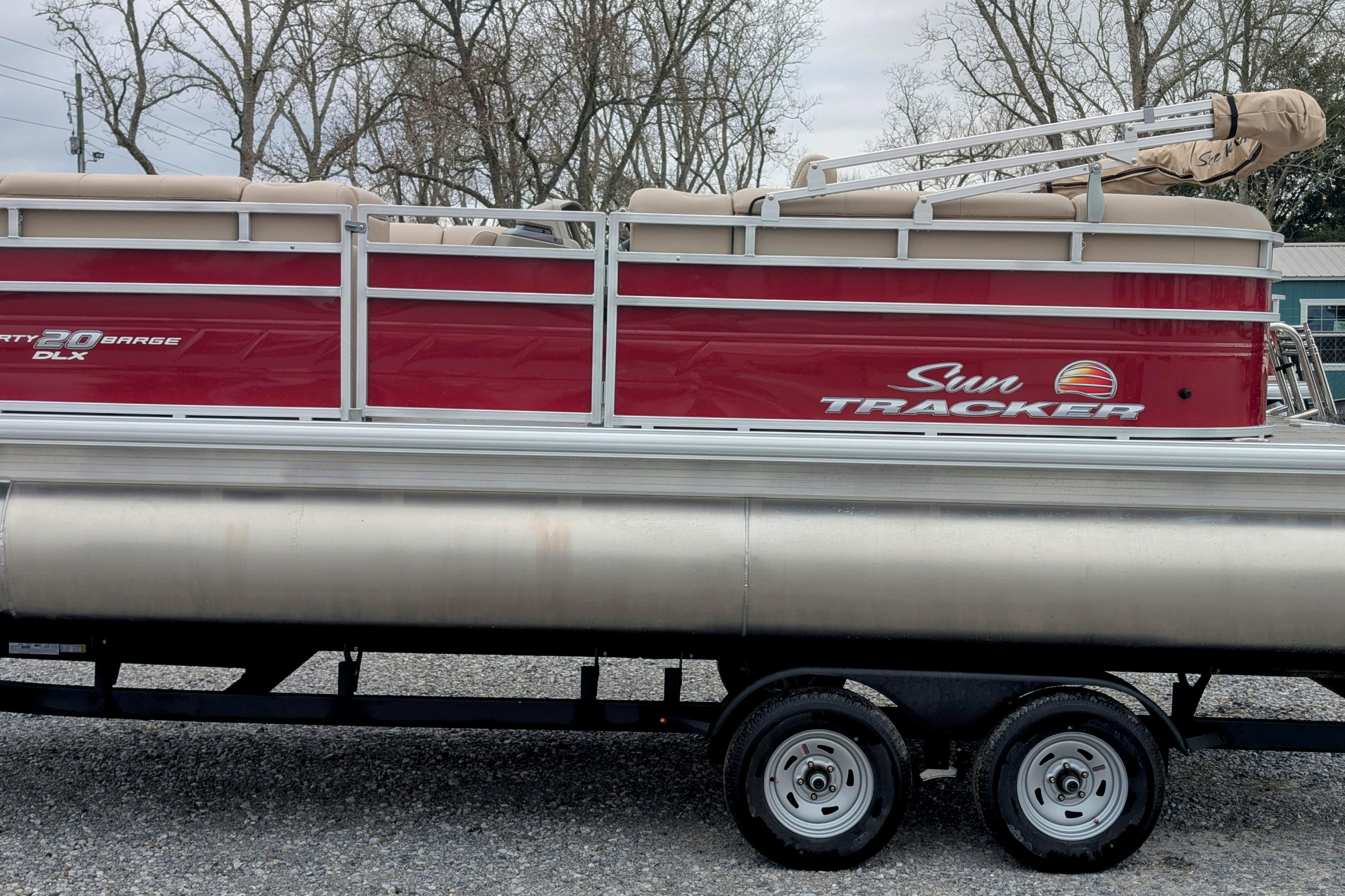 2025 Sun Tracker Party Barge 20 DLX