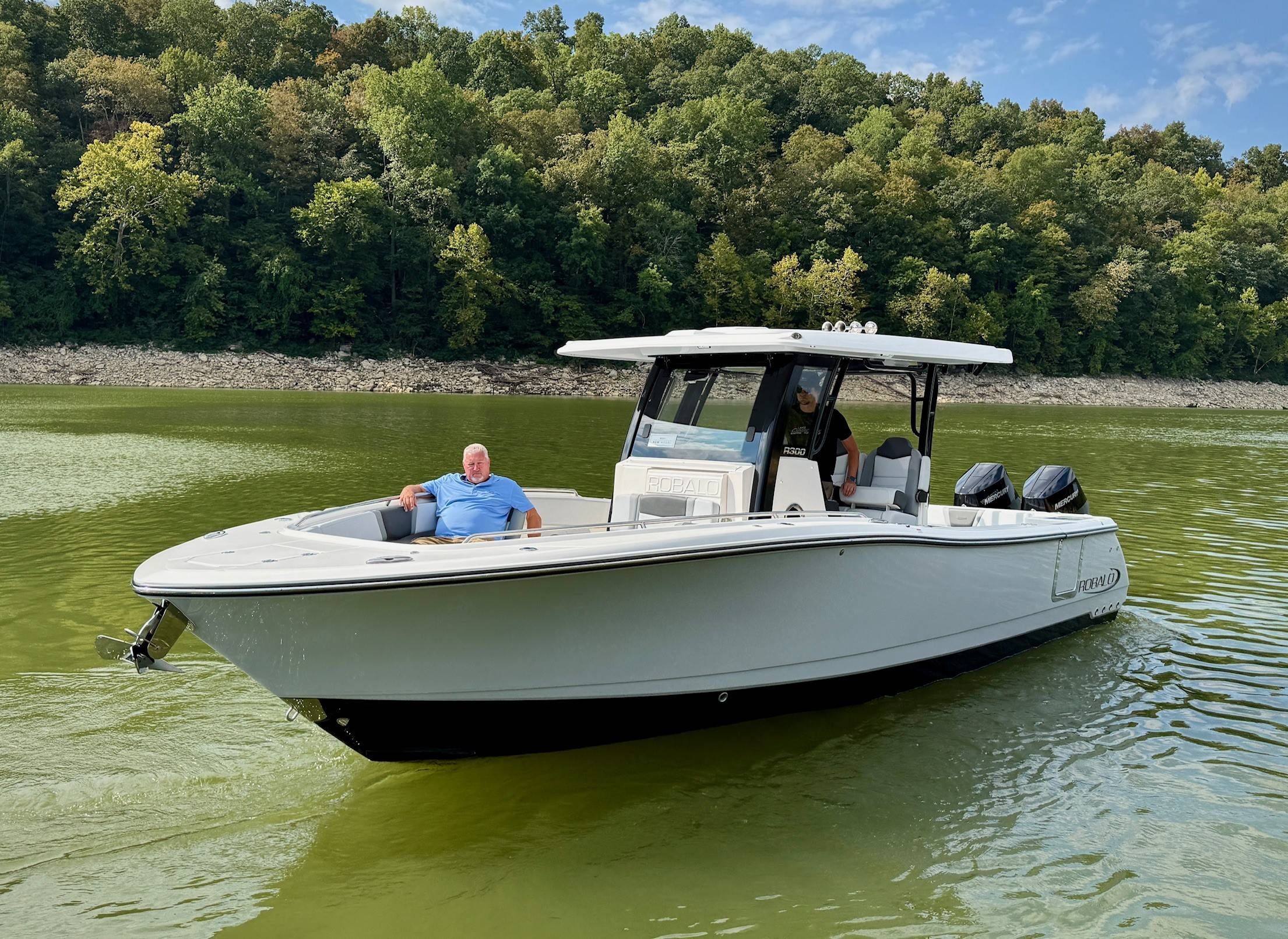 2026 Robalo R300 Center Console