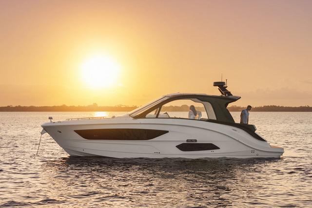 2025 Sea Ray Sundancer 370