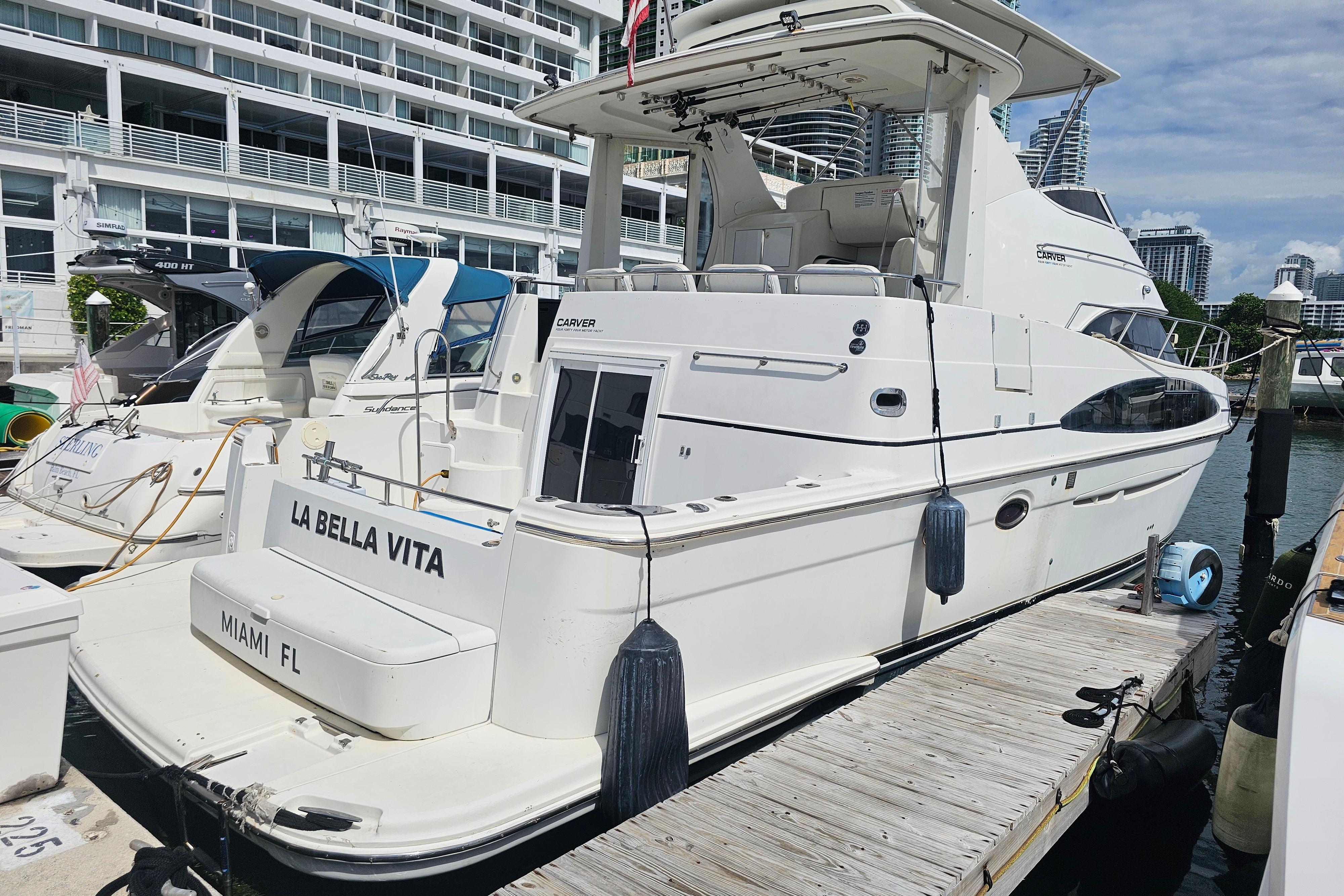 2004 Carver 444 Cockpit Motor Yacht