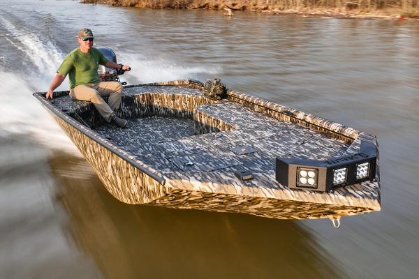 Avid 18 Commander Manufacturer Provided Image