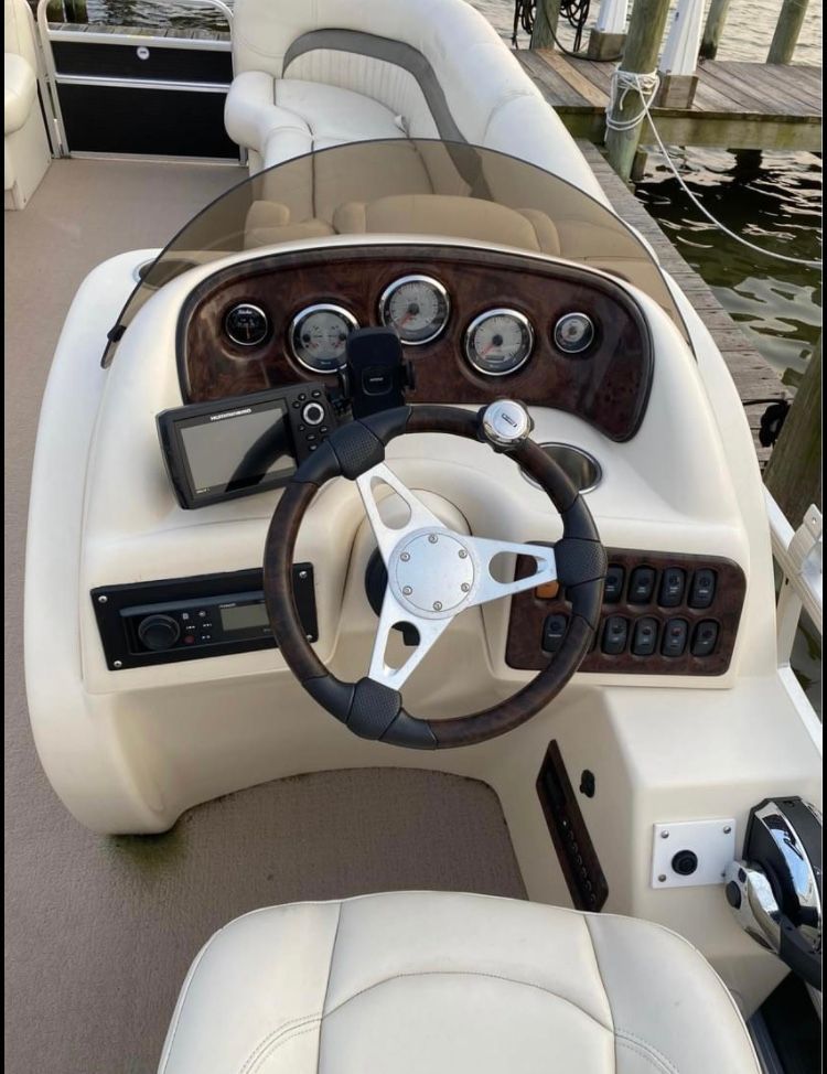 2010 Godfrey Aqua-Patio 2200 Sport Tritoon