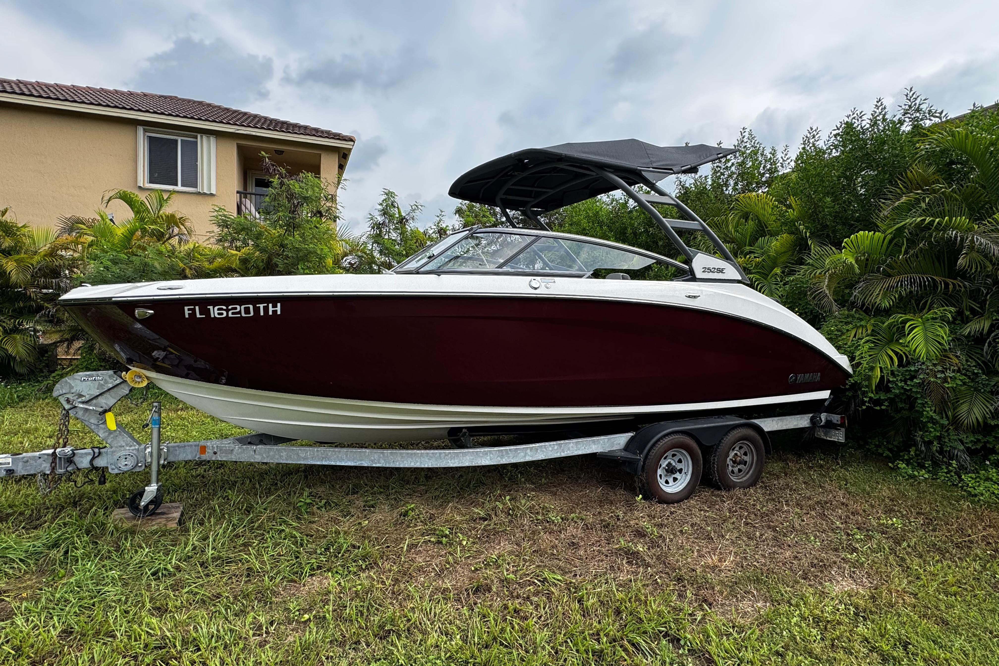 2022 Yamaha Boats 252SE