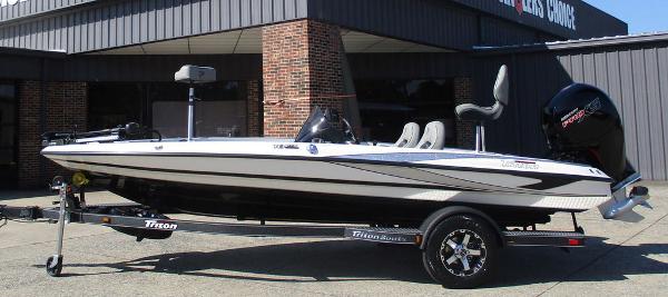 2025 Triton 18 TrX
