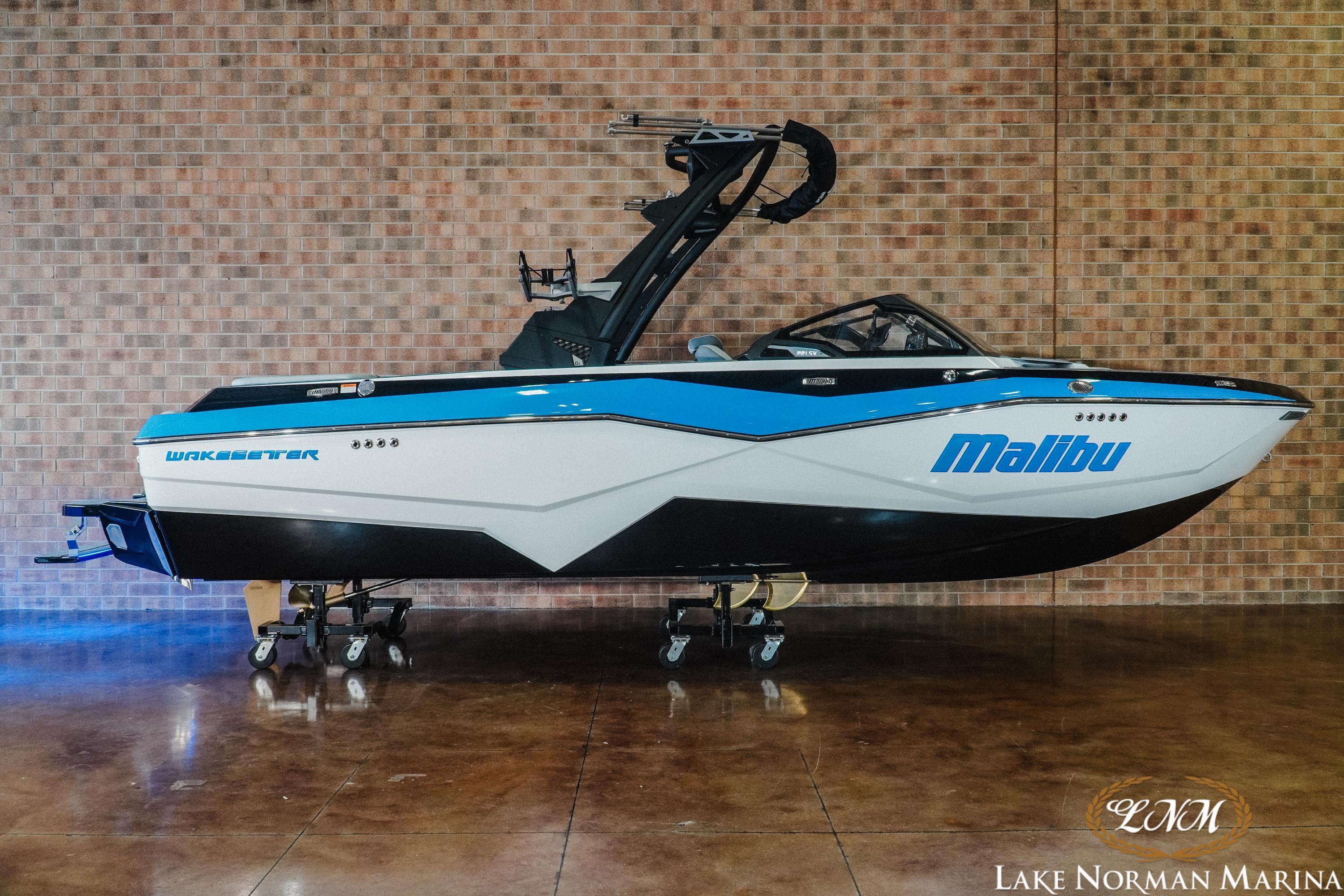 2025 Malibu 22 LSV