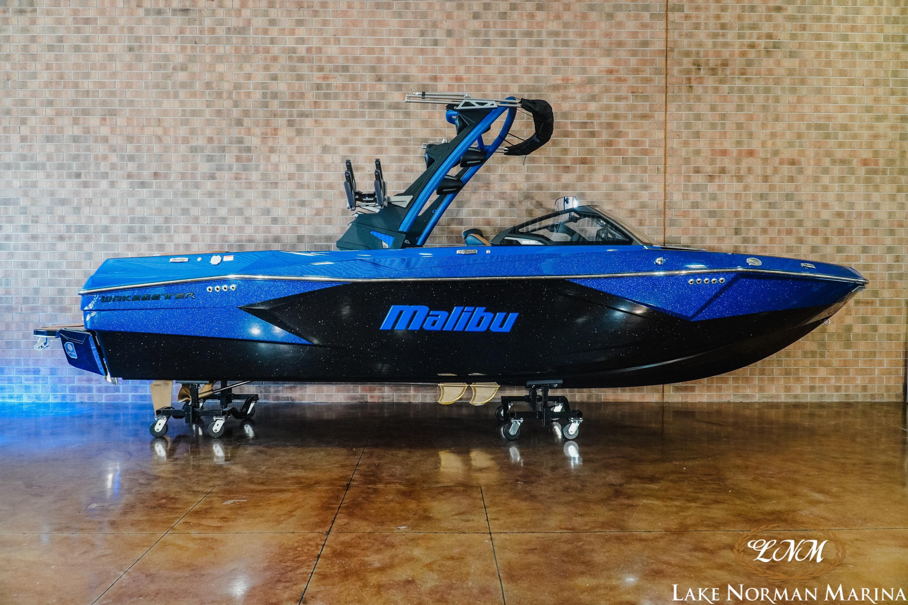 2025 Malibu 23 LSV