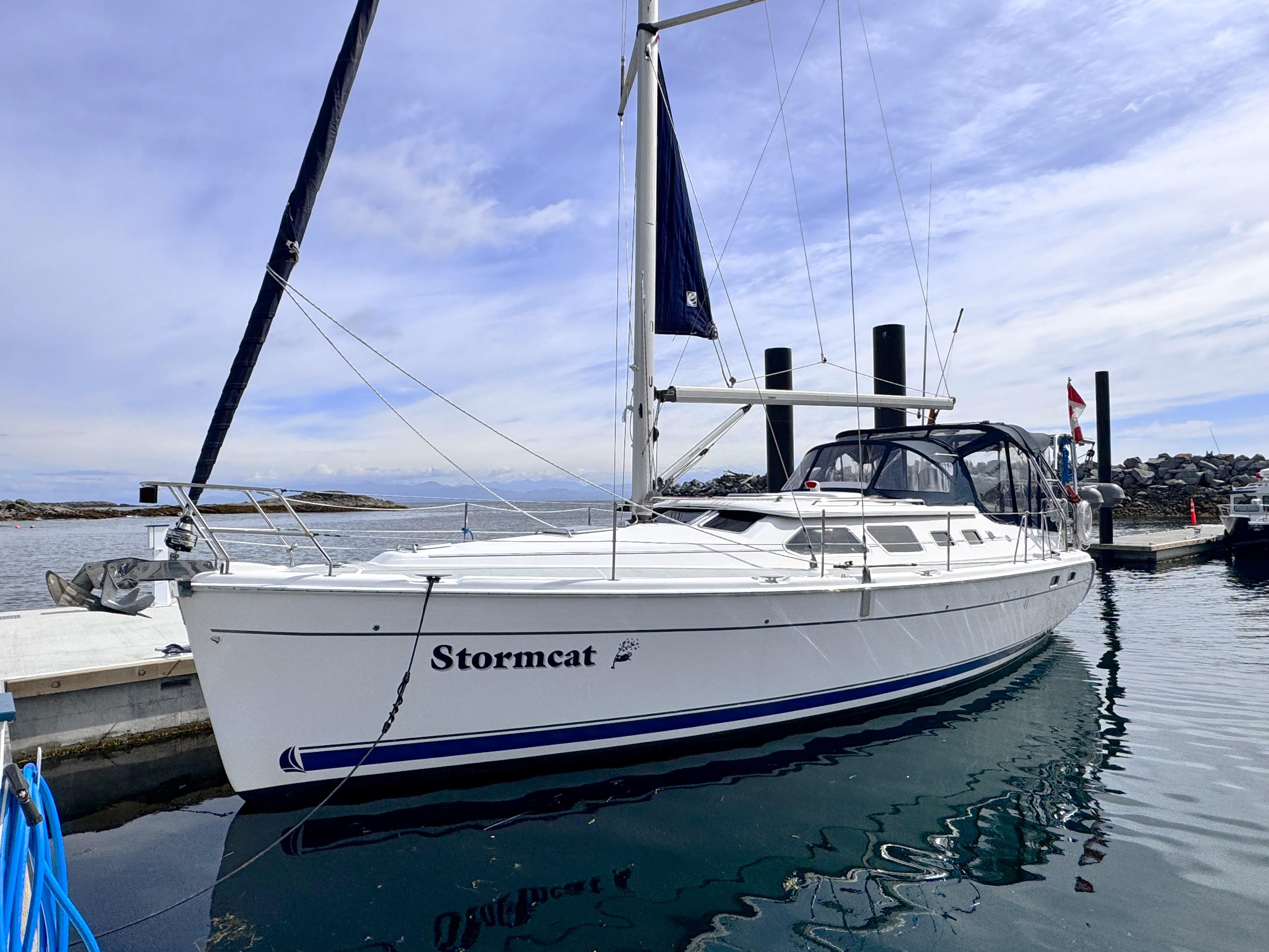 2006 Hunter 41 Deck Salon