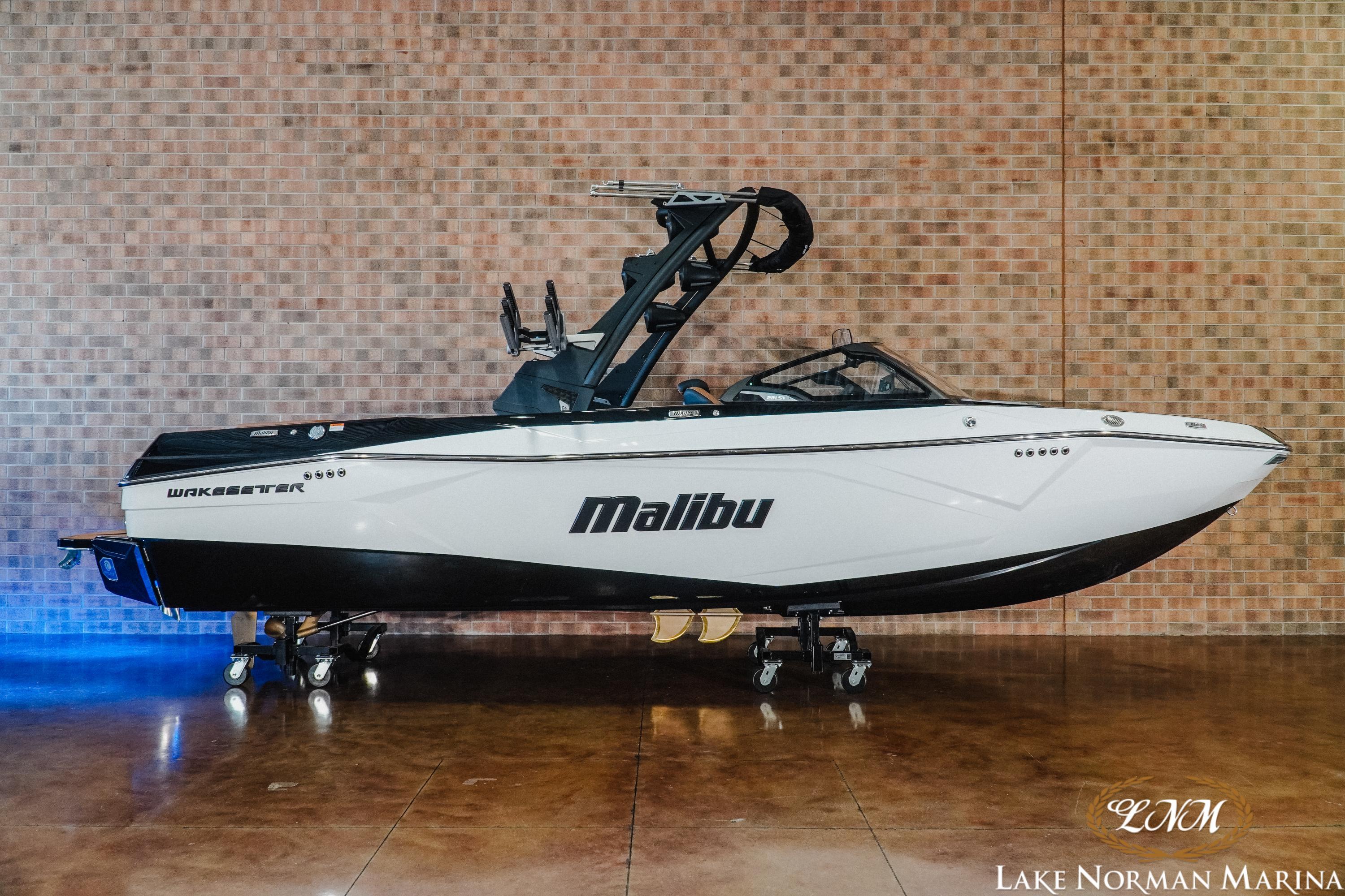 2025 Malibu 23 LSV