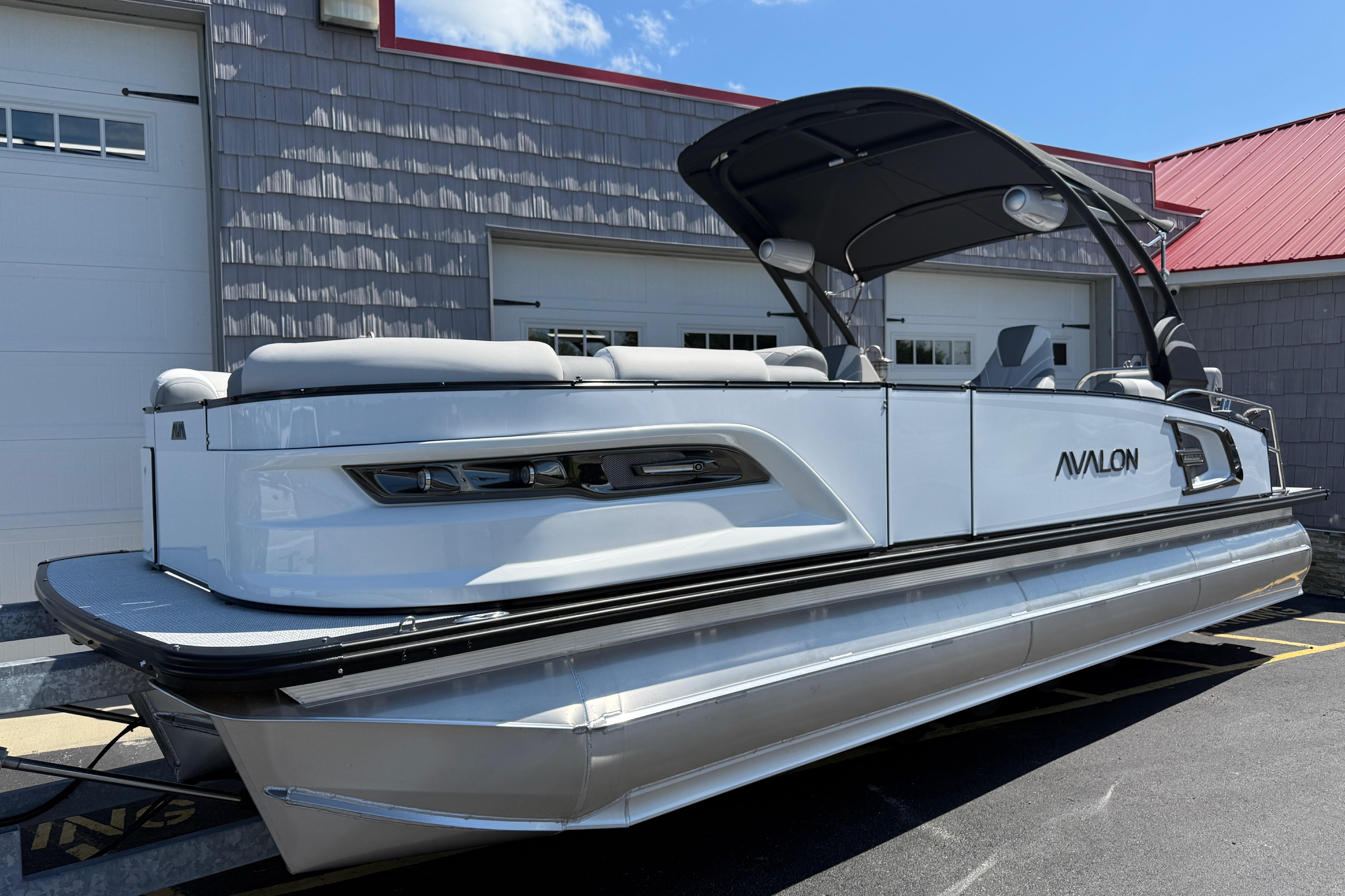 2026 Avalon 2585 Excalibur LTD,Quad Lounger, Windshield, Tri Toon, High Performance, Mercury 400hp V-10 Verado