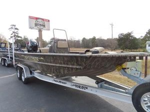 SeaArk 2072 FXT 2025 SeaArk 2072 FXT boat on Load Rite trailer at Doss Marine dealership.
