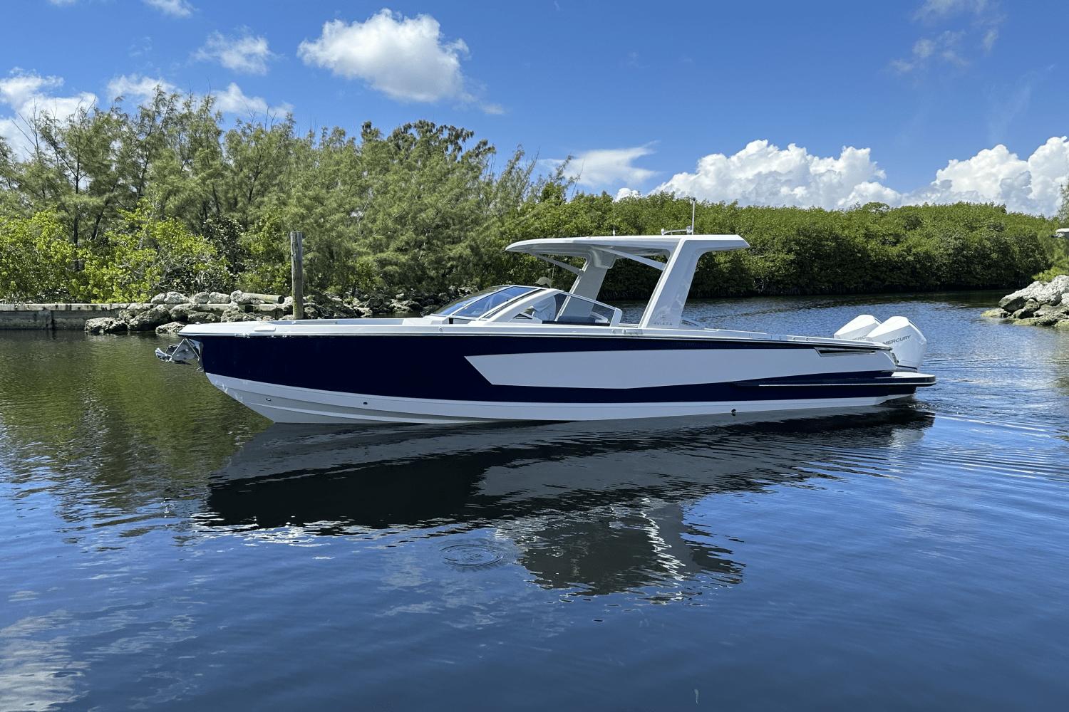Aviara AV32 Outboard