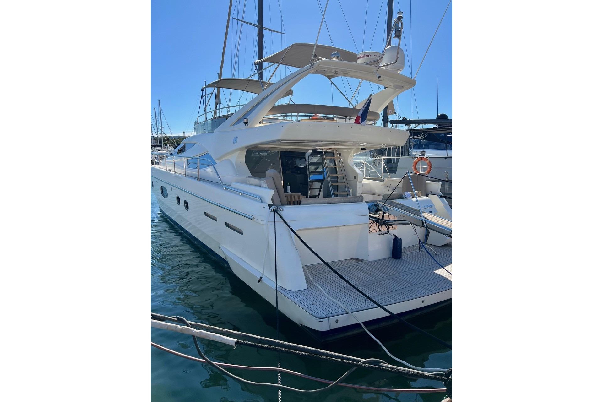 2003 Ferretti Yachts 620