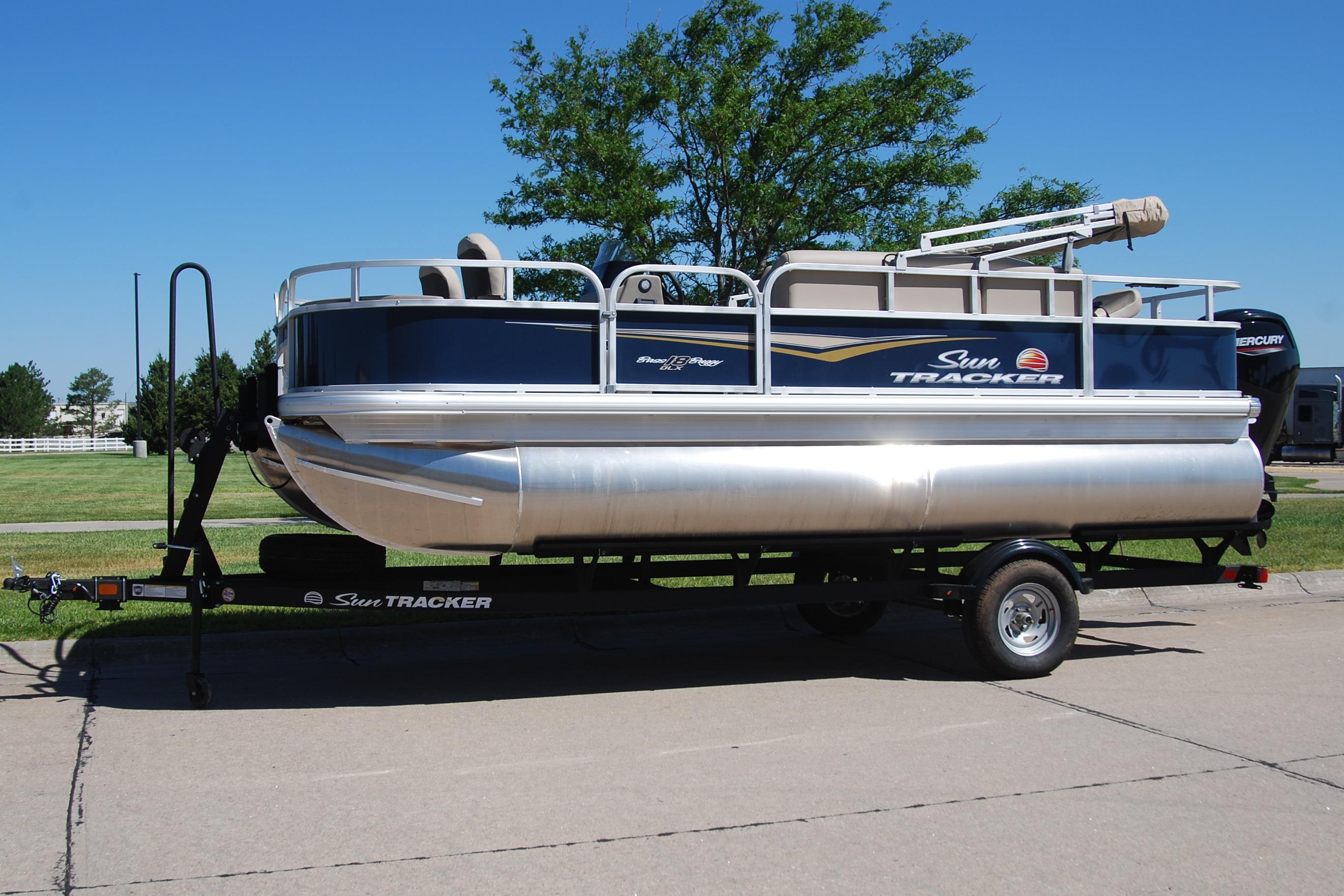 2025 Sun Tracker Bass Buggy 18 DLX