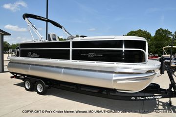 2026 Sun Tracker PARTY BARGE 22 XP3 w/200HP 4 Stroke