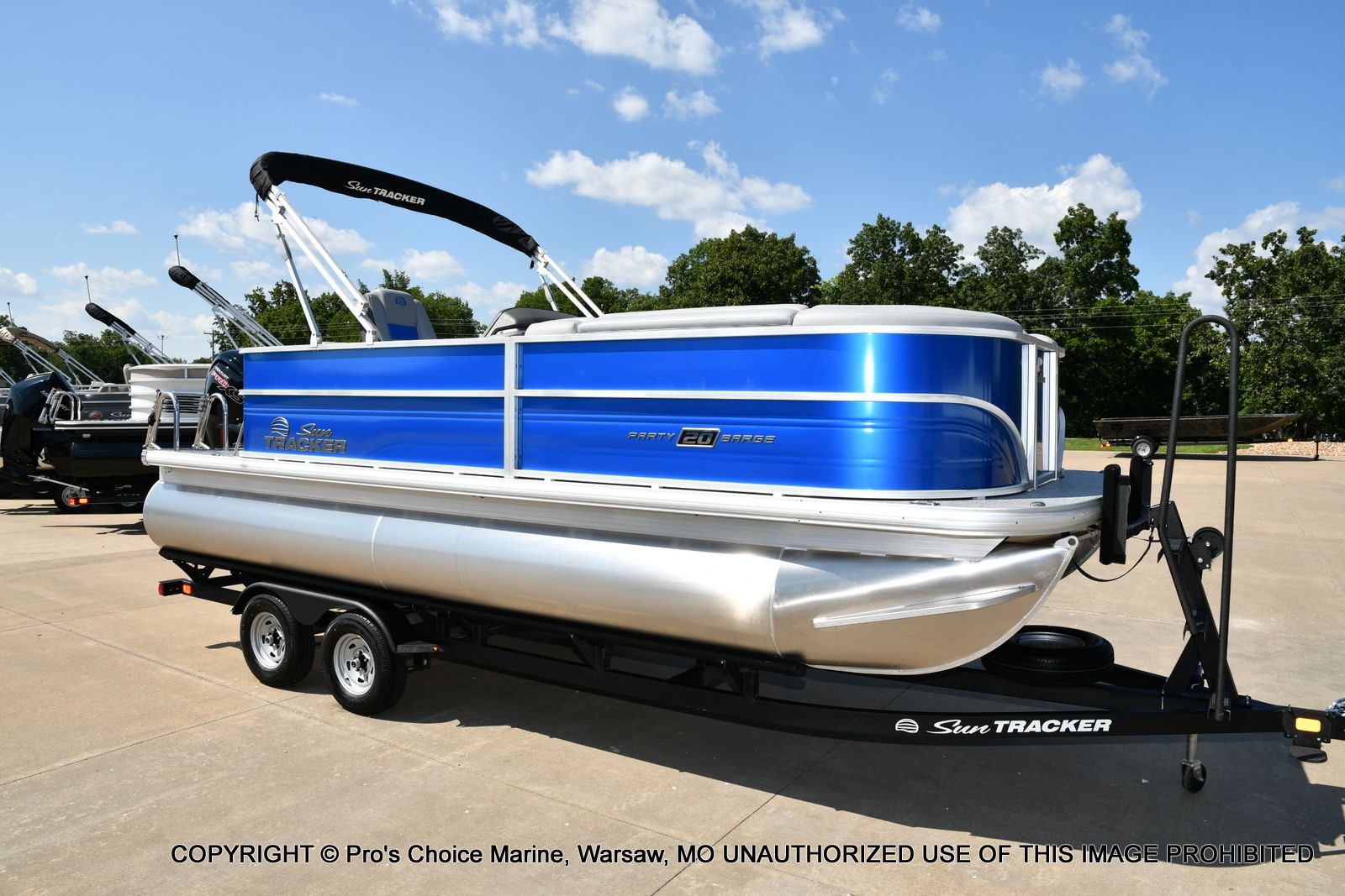 2026 Sun Tracker Party Barge 20 DLX