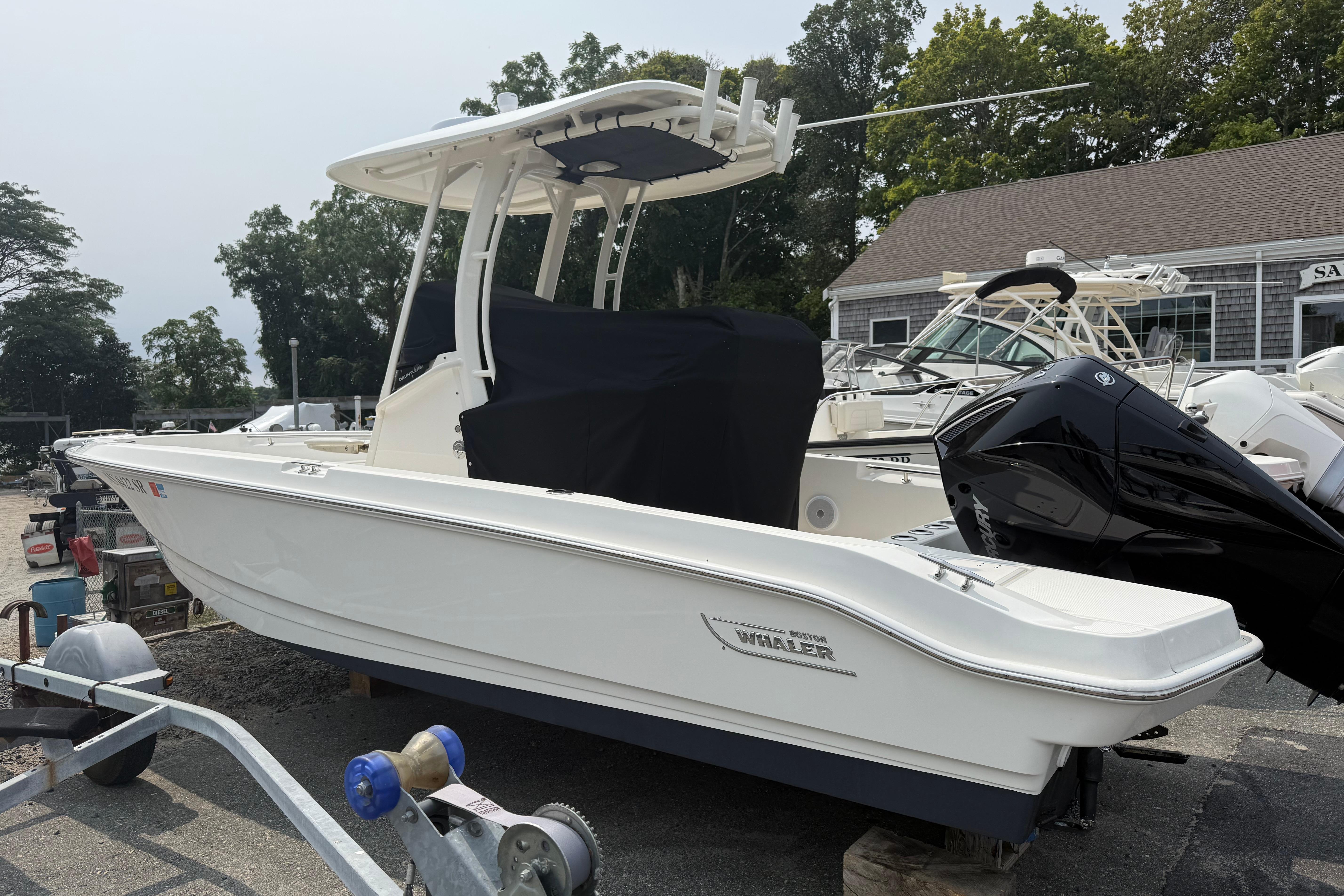 2024 Boston Whaler 220 Dauntless
