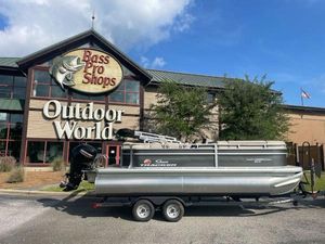 Sun Tracker Party Barge 20 DLX 2025 Sun Tracker Party Barge 20 DLX at Bass Pro Shops Outdoor World.