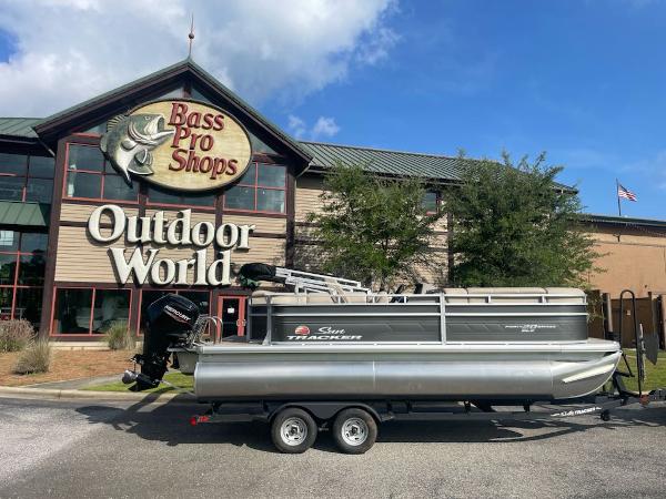 Sun Tracker Party Barge 20 DLX 2025 Sun Tracker Party Barge 20 DLX at Bass Pro Shops Outdoor World.