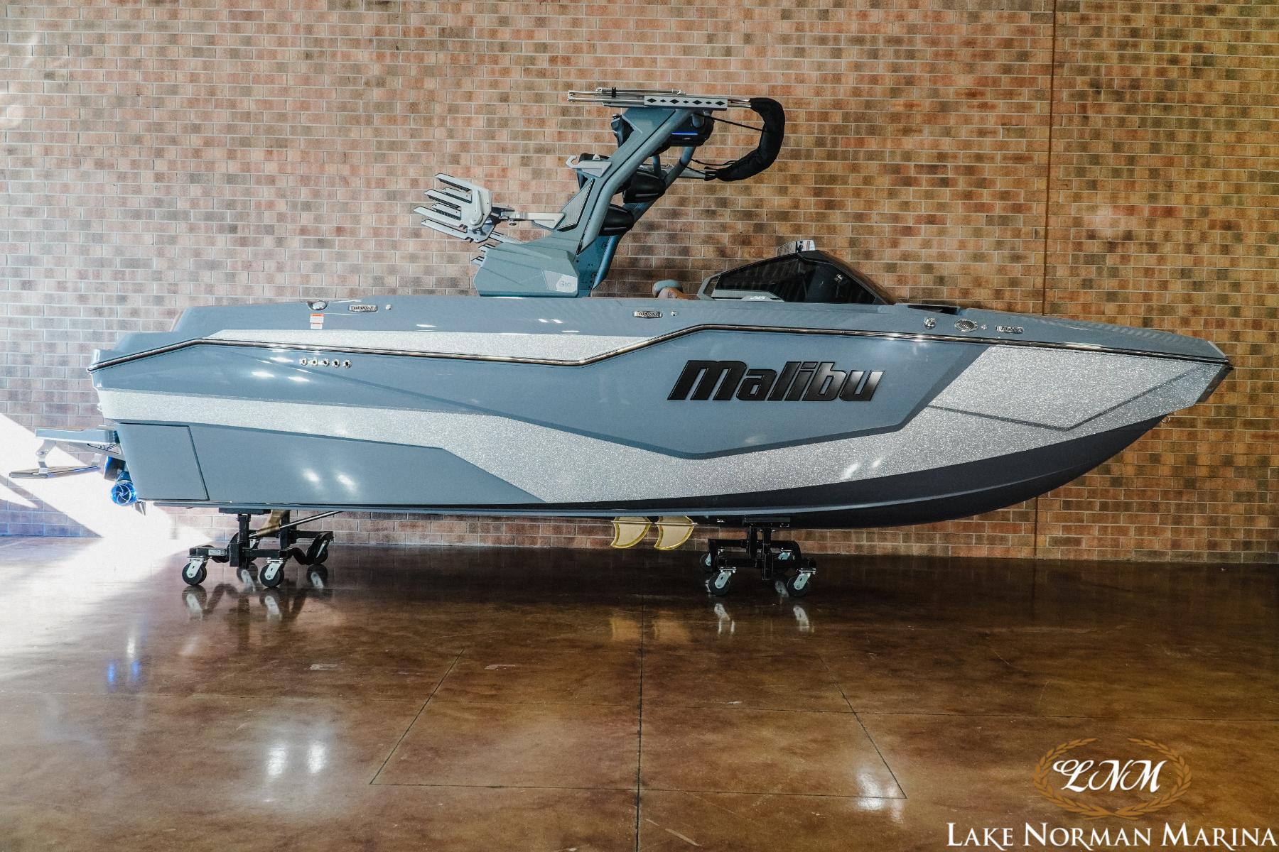 Malibu M242