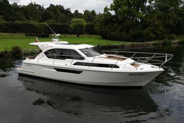 2015 Broom 35 Coupe