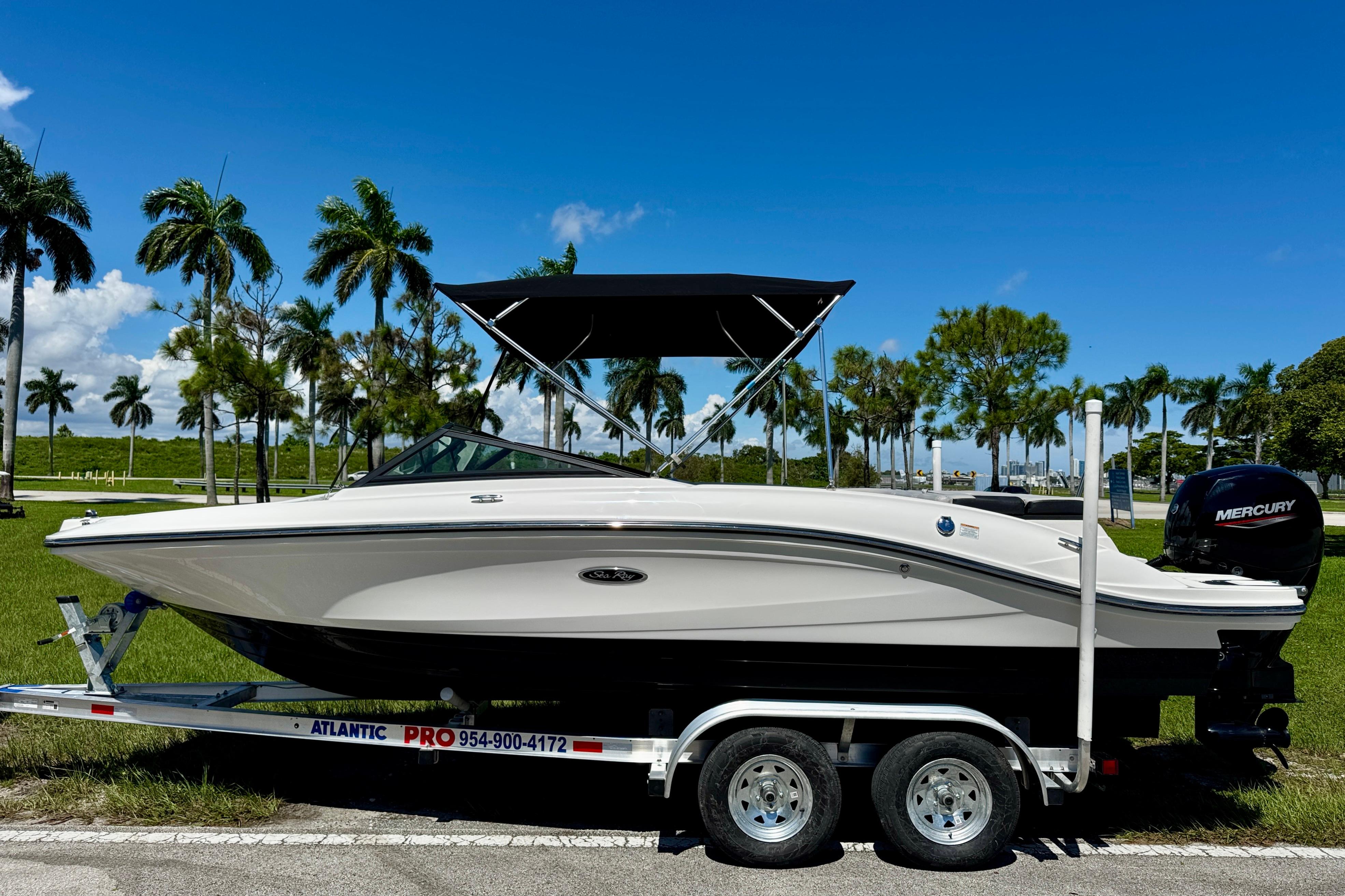 2023 Sea Ray SPX 210 Outboard