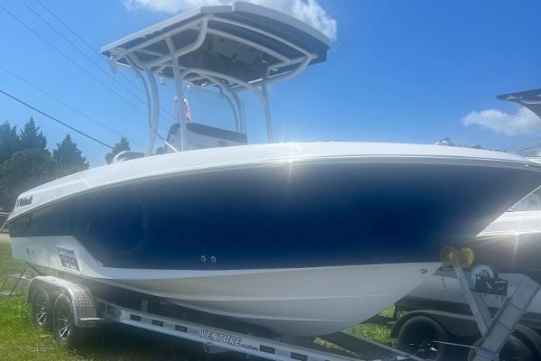 Wellcraft 222 Fisherman 2023 Wellcraft 222 Fisherman boat on trailer under blue sky.