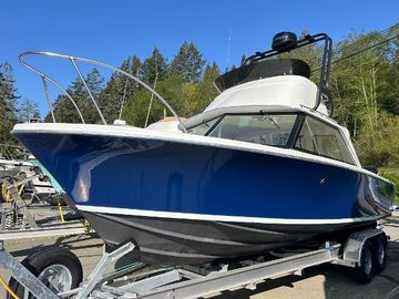 2021 Bertram 25 Flybridge