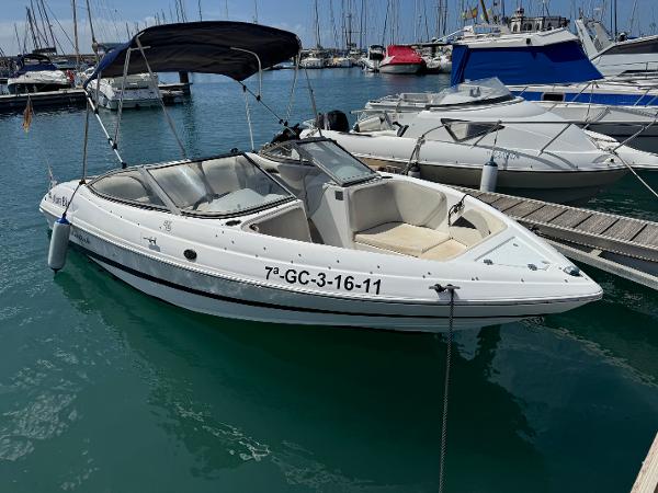 Mariah SX19 2006 Mariah SX19 boat docked in marina, featuring sleek design and canopy.