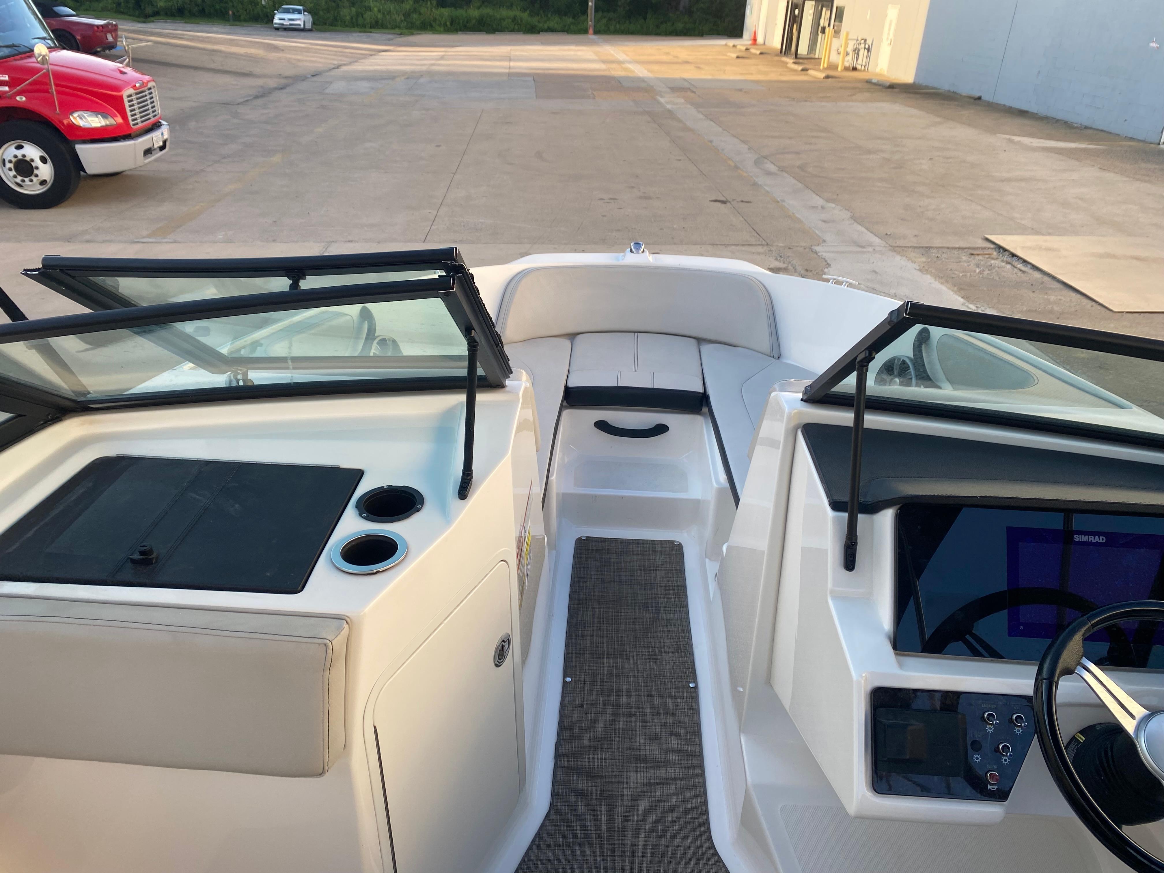 2021 Sea Ray SPX 210 Outboard
