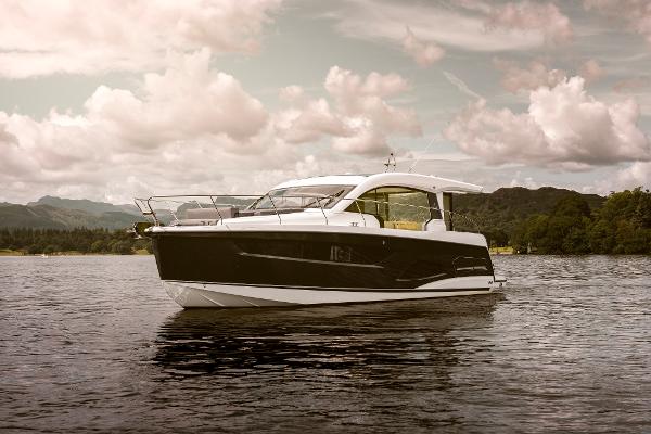 2023 Sealine C390