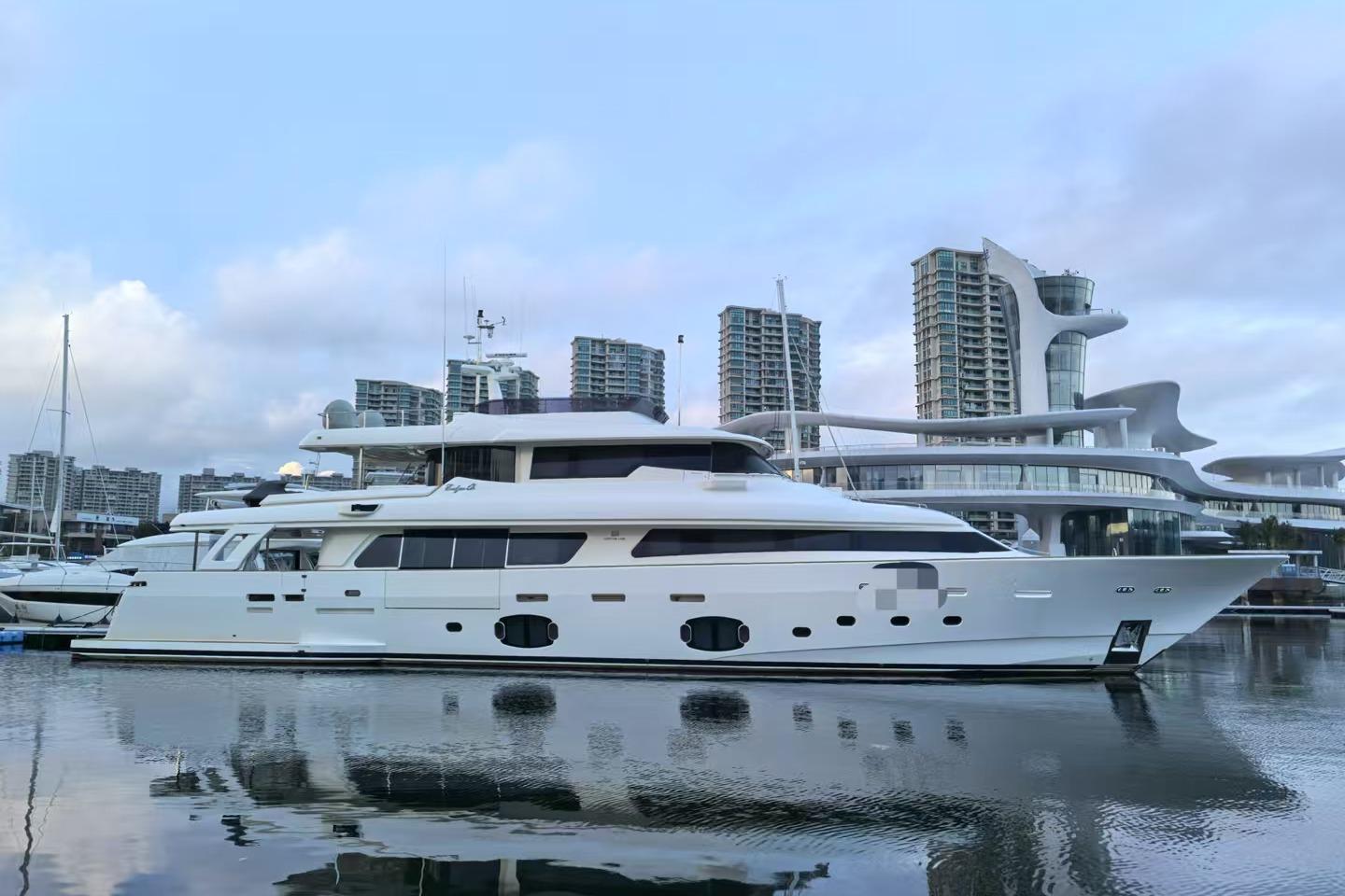 2015 Custom Line Navetta 33