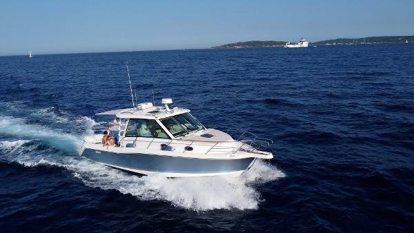 2019 Boston Whaler 345 Conquest