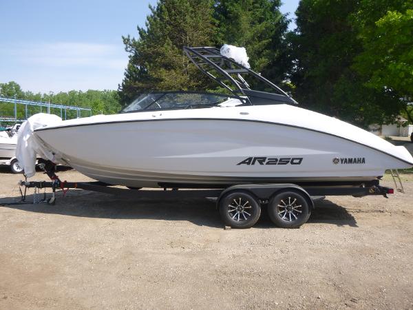 2025 Yamaha Boats AR250