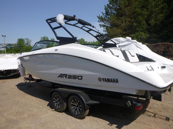 2025 Yamaha Boats AR250