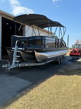 Barletta L25UC 2020 Barletta L25UC pontoon boat on trailer outside garage.